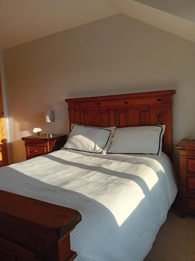 The Red Door Townhouse Apartment 아르다라 외부 사진